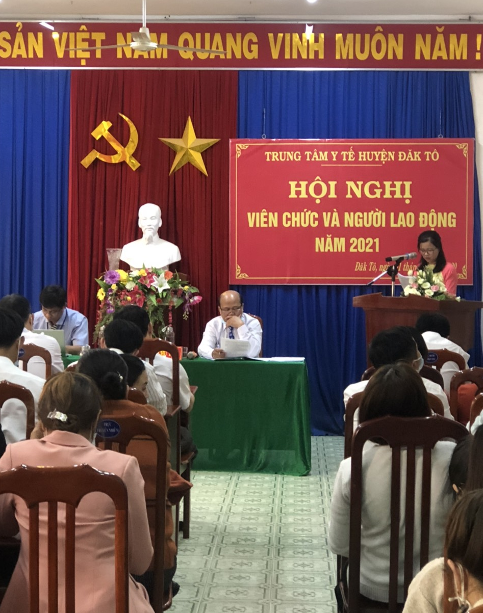 Đoàn Chủ tịch và Ban Thư ký Hội nghị